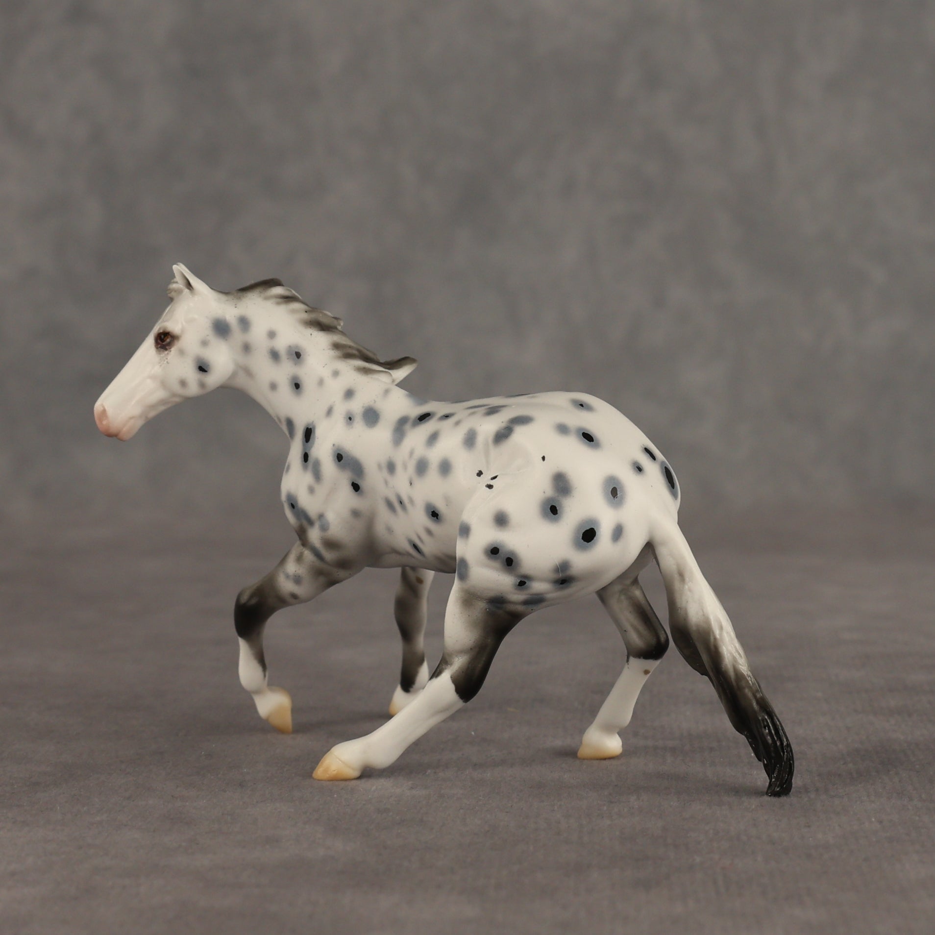 Photo Spot OOAK Chip Cutting Horse by Ellen Robbins SHCF26