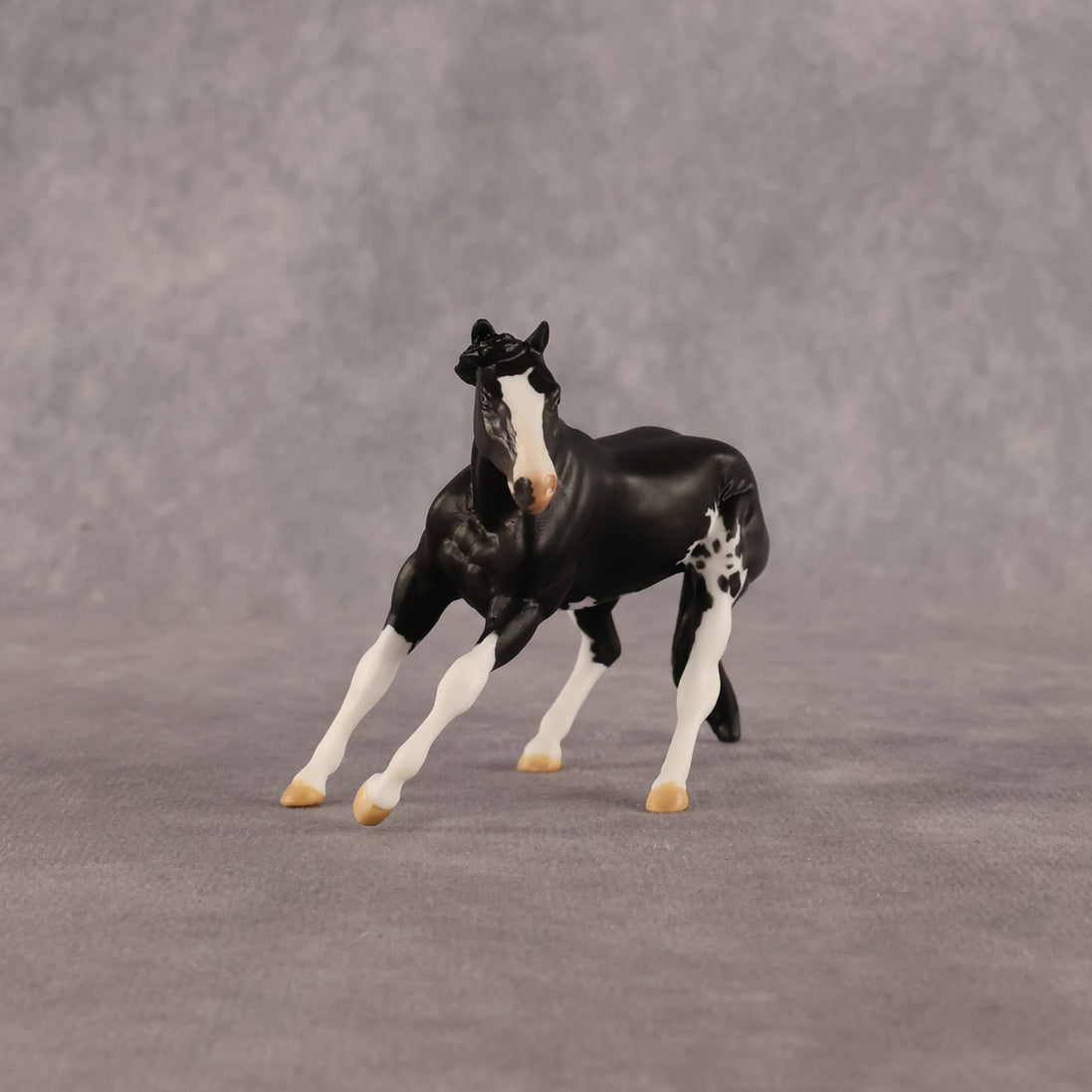 Runaway Daisy OOAK Chip Cutting Horse by Anna Rieck LHS26