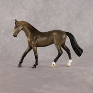 Socialite LE-10 Chip Warmblood by Anna Rieck LHS26