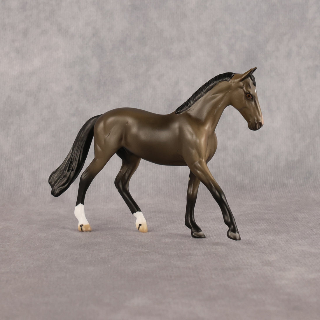 Socialite LE-10 Chip Warmblood by Anna Rieck LHS26