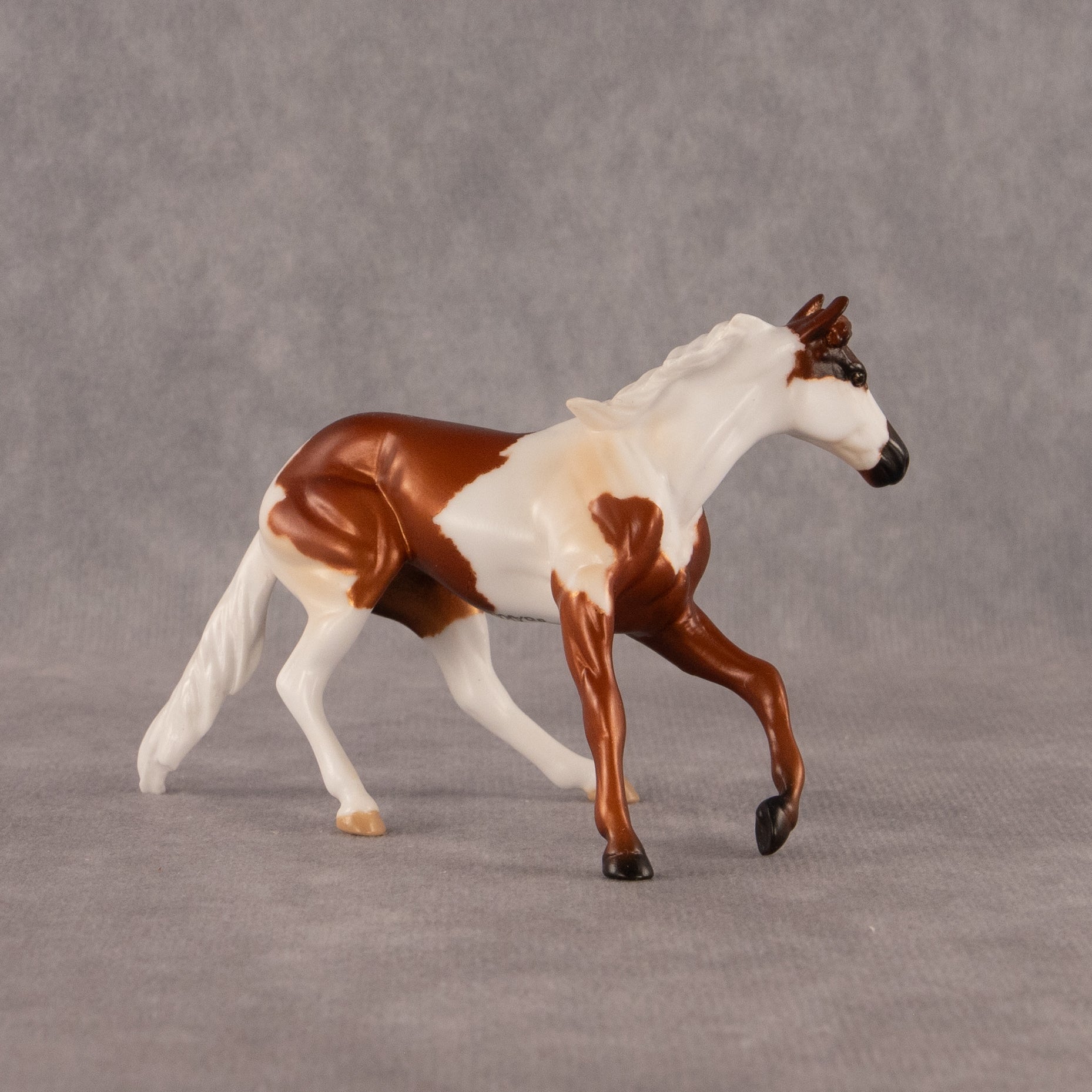 Sumatra OOAK Chip Cutting Horse by Anna Rieck EQ26
