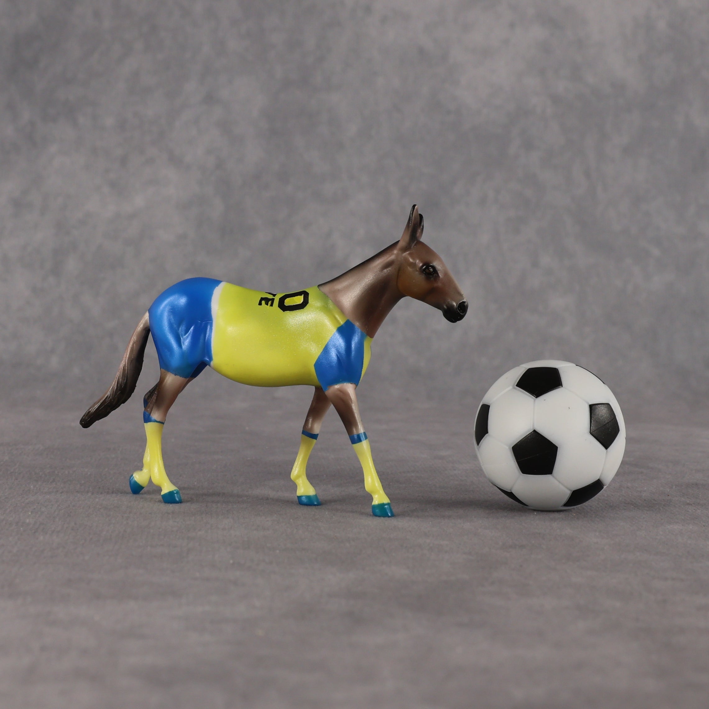 Sweden OOAK Chip Mule by Enrique Duarte SCD26