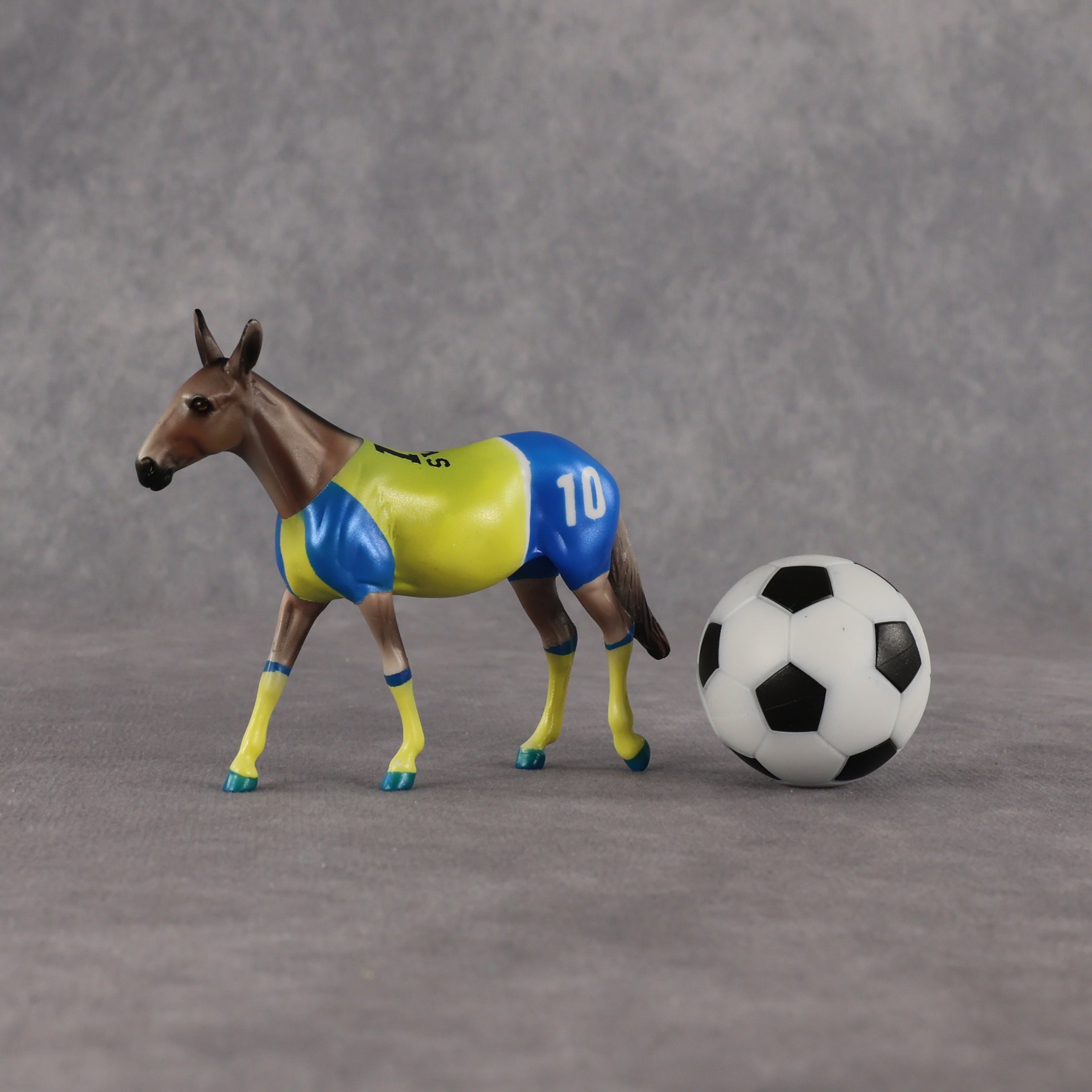 Sweden OOAK Chip Mule by Enrique Duarte SCD26