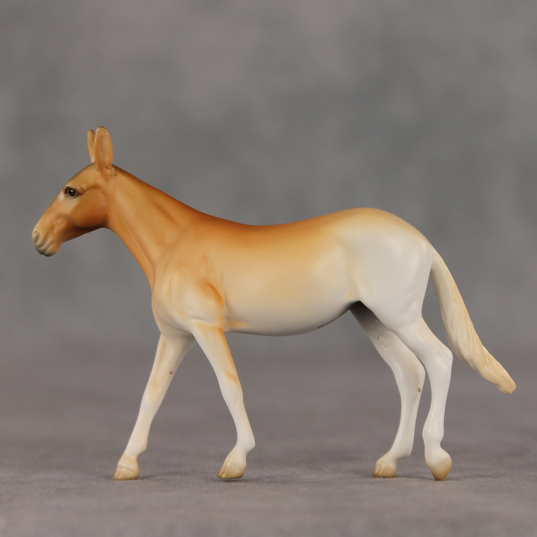 A La Mode LE-5 Chip Mule by Jess Hamill SCD26