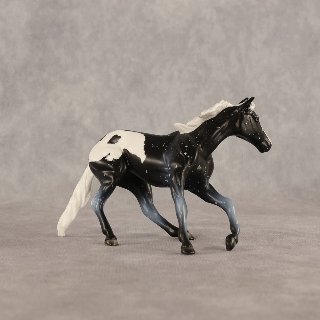 Z LE-5 Chip Cutting Horse by Anna Rieck June $99 Chips