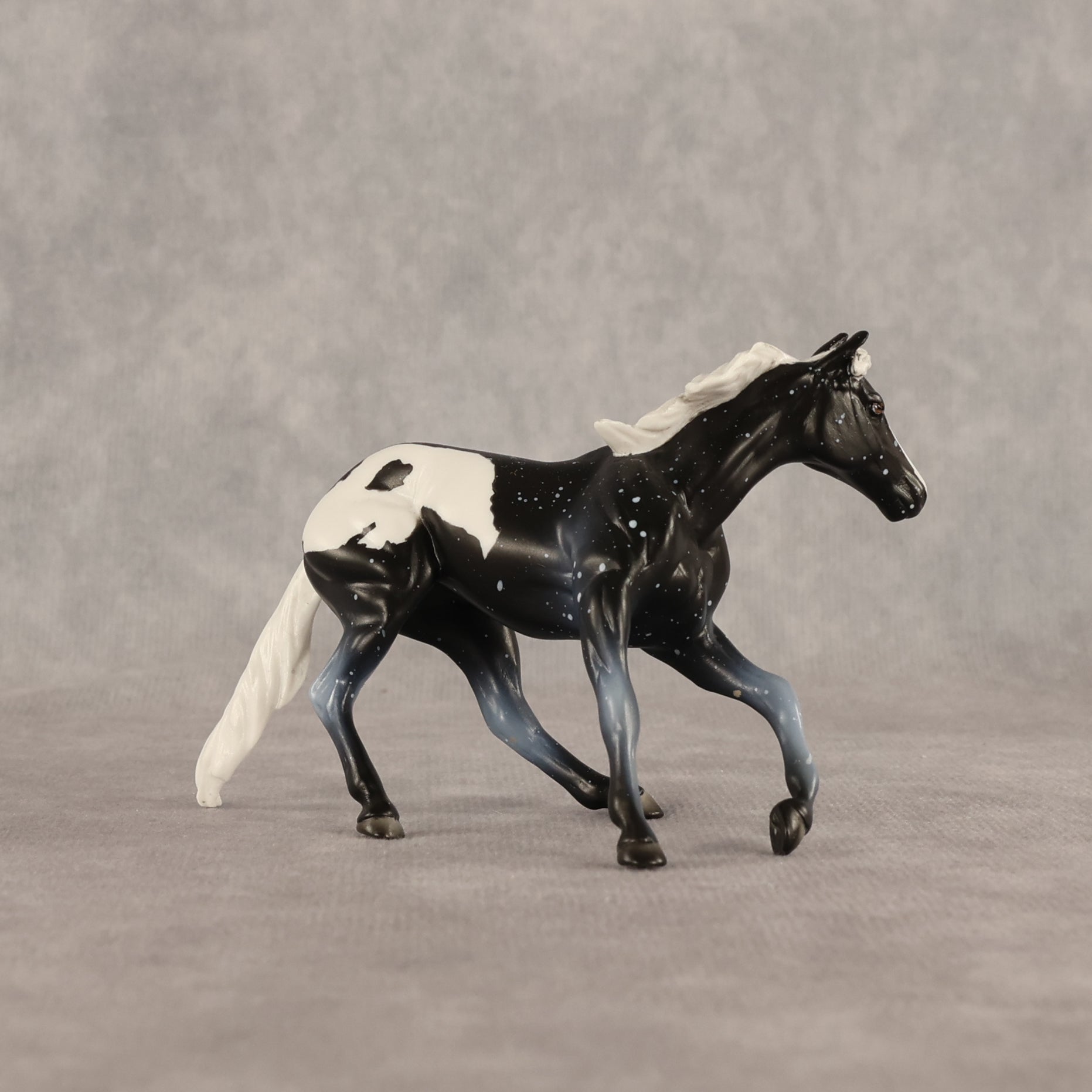 Z LE-5 Chip Cutting Horse by Anna Rieck June $99 Chips