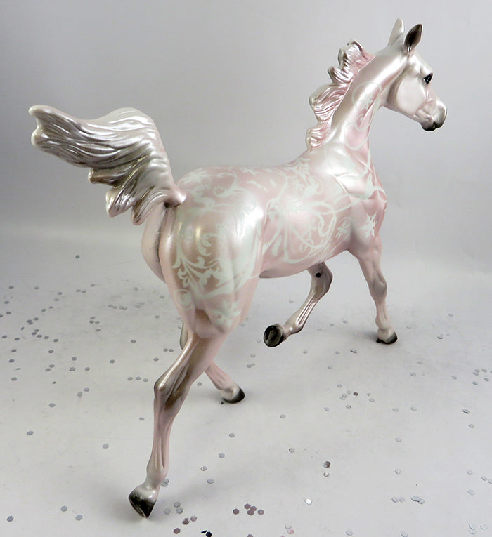 A SUBTLE BLUSH-OOAK DECORATOR YEARLING MODEL HORSE 2/7