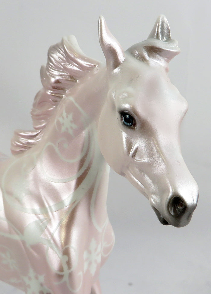 A SUBTLE BLUSH-OOAK DECORATOR YEARLING MODEL HORSE 2/7