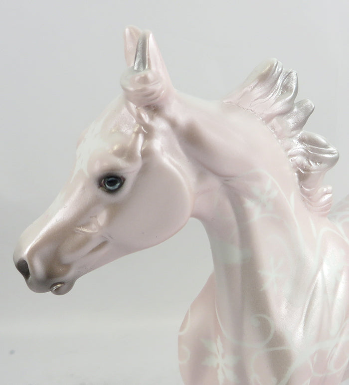 A SUBTLE BLUSH-OOAK DECORATOR YEARLING MODEL HORSE 2/7