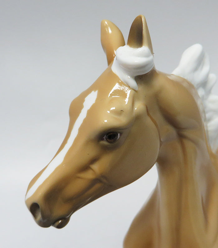 SUGABEE-LE-5 PALOMINO YEARLING MODEL HORSE ATOMIC LIVE