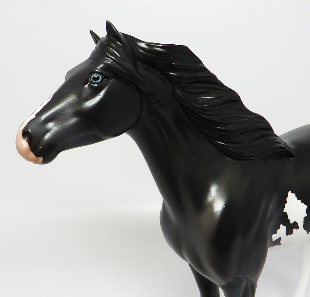 ALAMO-LE-6 BLACK PAINT MUSTANG MODEL HORSE EQ 2017