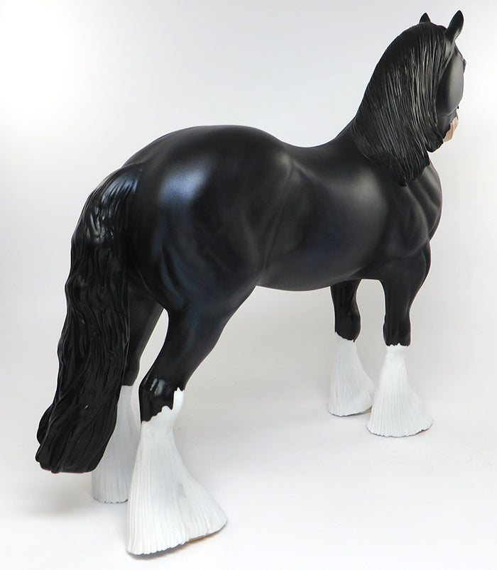 ANGUS-LE-10 DAPPLE BLACK STANDING DRAFTER MODEL HORSE EQ 2016 7/28