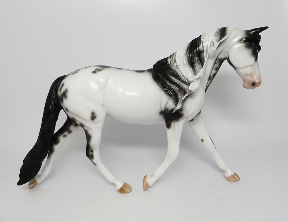 APACHE TEARS-LE-6 BLACK SABINO PALOUSE MODEL HORSE EQ 2017