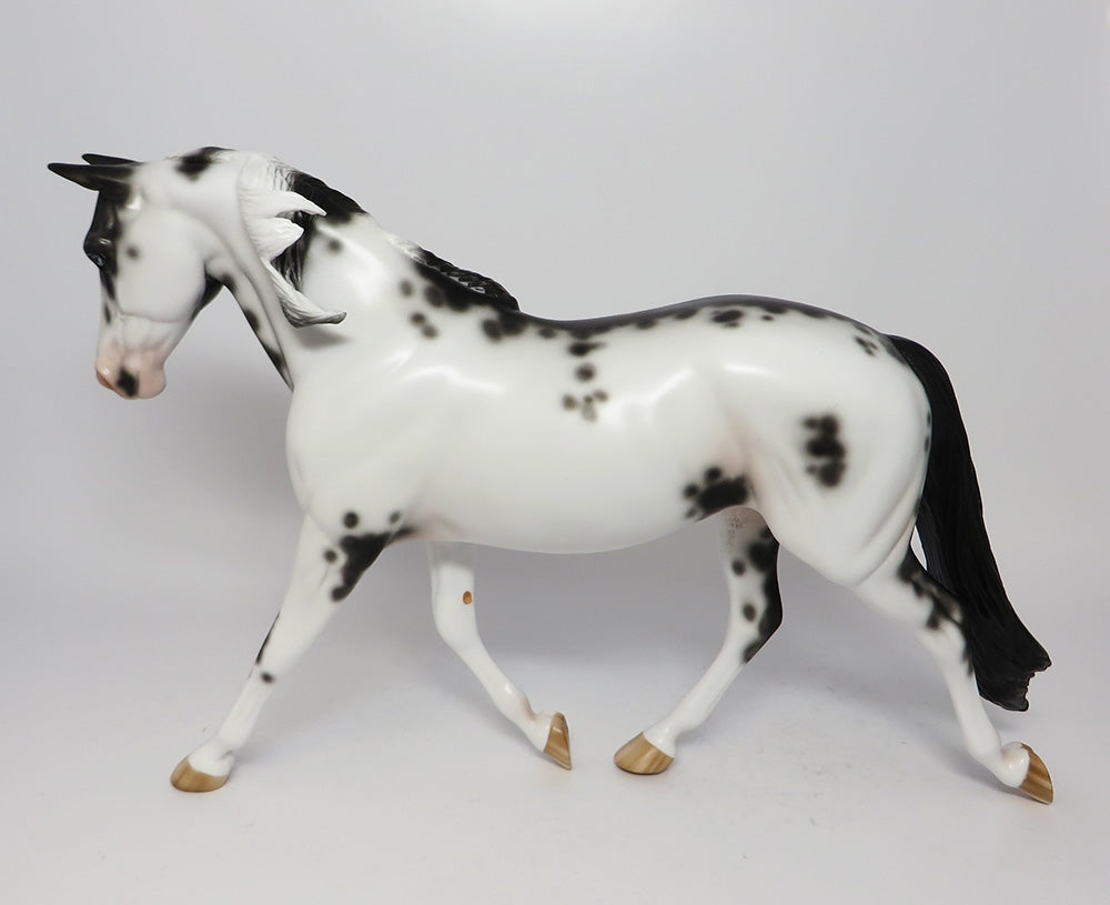 APACHE TEARS-LE-6 BLACK SABINO PALOUSE MODEL HORSE EQ 2017