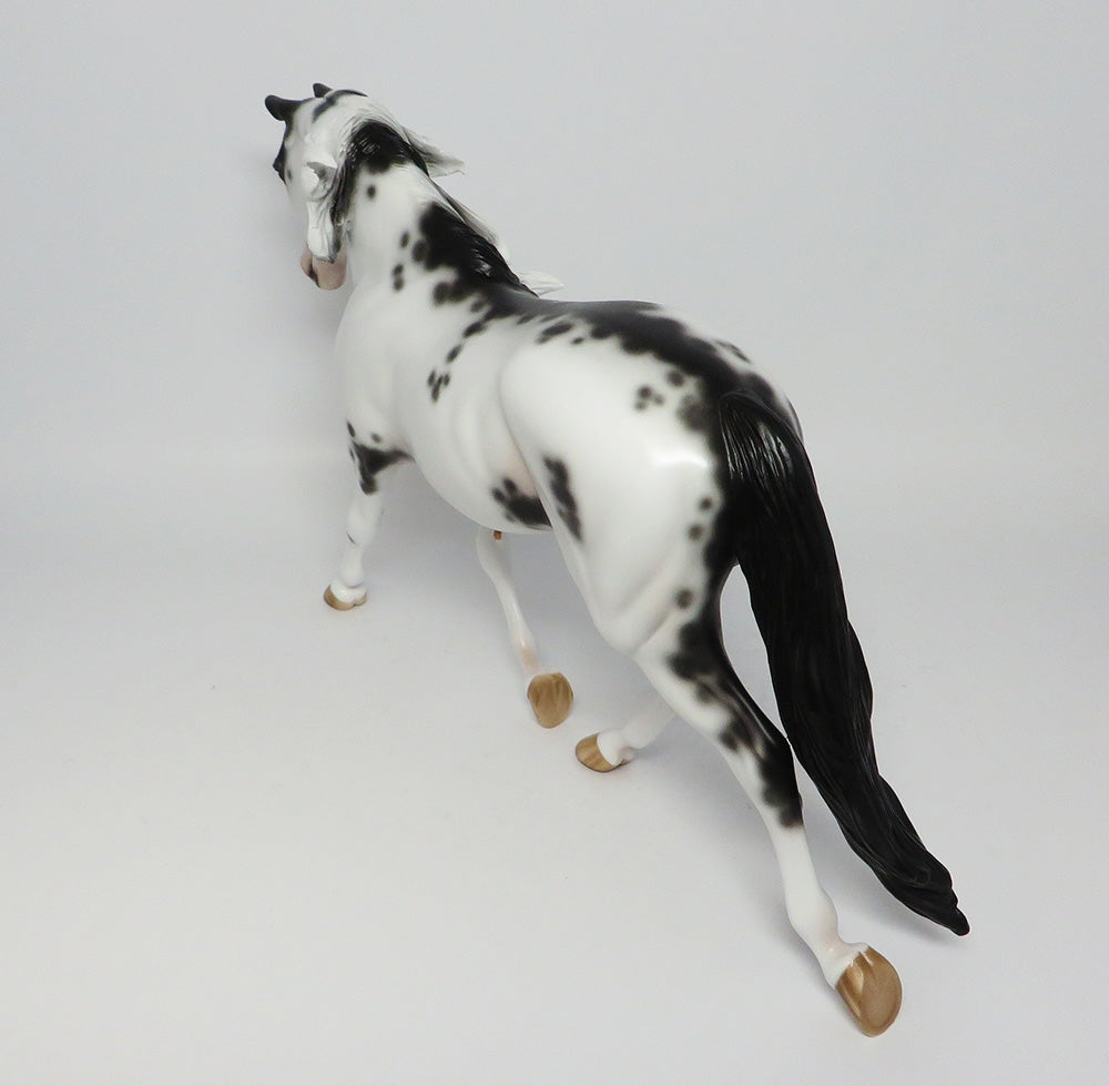 APACHE TEARS-LE-6 BLACK SABINO PALOUSE MODEL HORSE EQ 2017