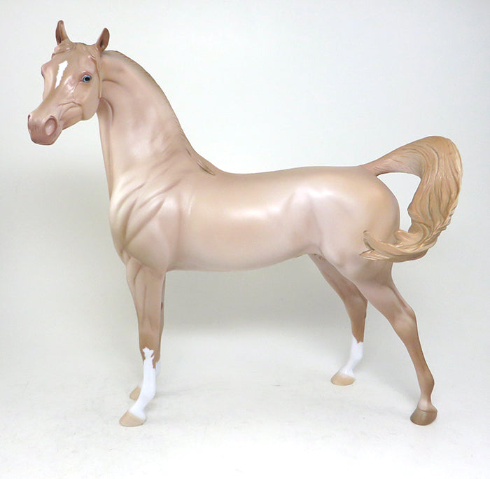 perlino arabian model horse 