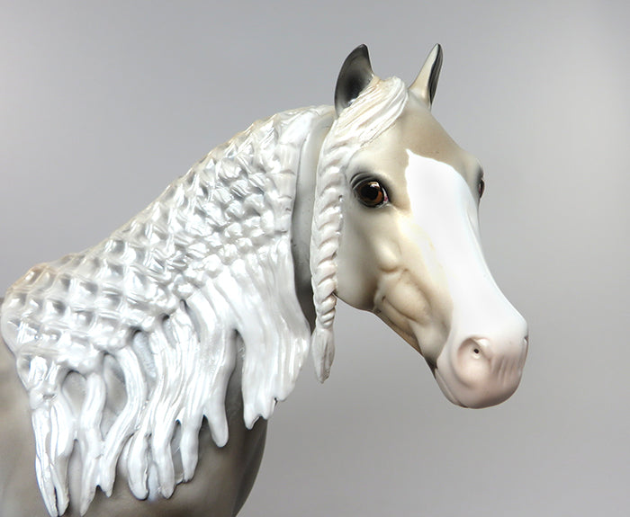 BASHFUL-LE-6 DAPPLE  PERLINO PLAITED MANE ISH MODEL HORSE EQ 2016