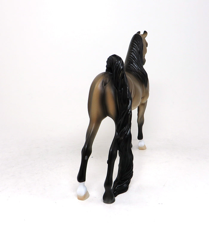 BE BRAVE-LE-7 BUCKSKIN SADDLEBRED PEBBLES MODEL HORSE 4/21