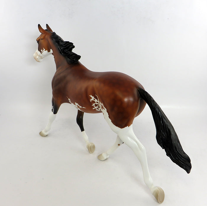 BLITZ-OOAK BAY PAINT PALOUSE MODEL HORSE 2/5