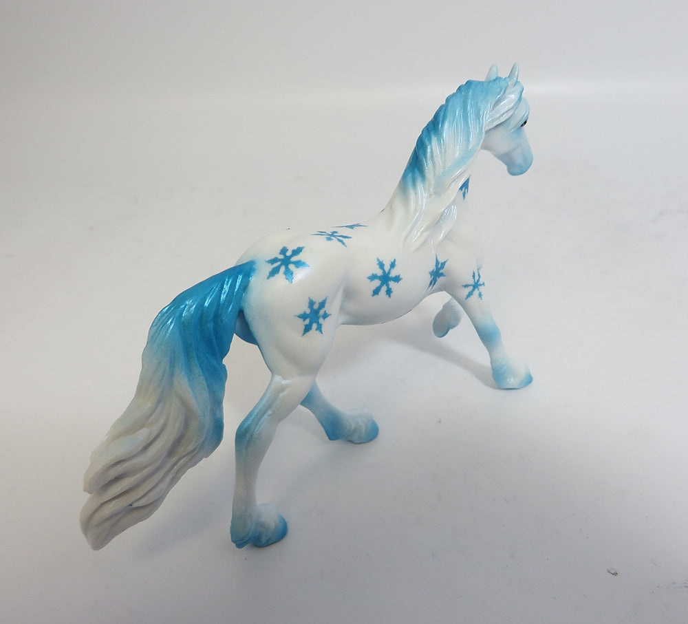 BREEZE-OOAK SNOWFLAKE DECORATOR FRESIAN CHIP WHS 17