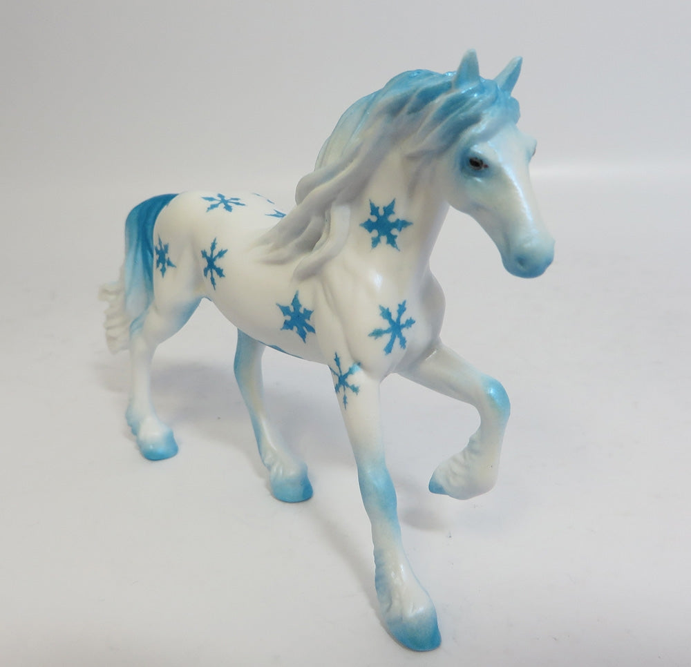 BREEZE-OOAK SNOWFLAKE DECORATOR FRESIAN CHIP WHS 17