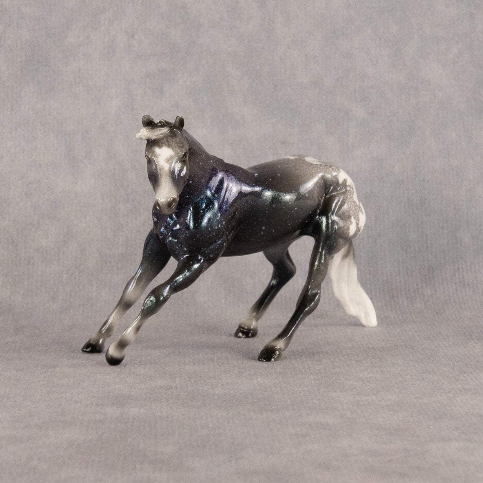 Capella OOAK Chip Cutting Horse by Ellen Robbins SCD26