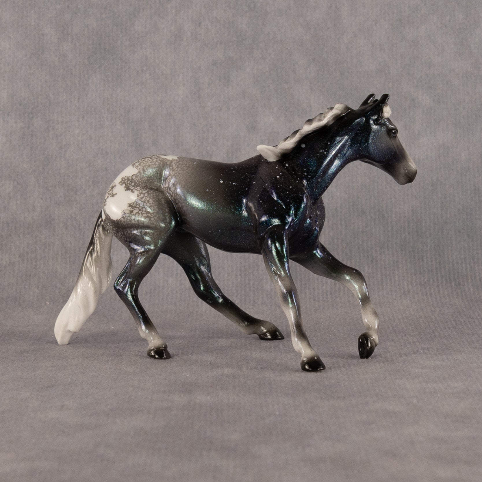 Capella OOAK Chip Cutting Horse by Ellen Robbins SCD26