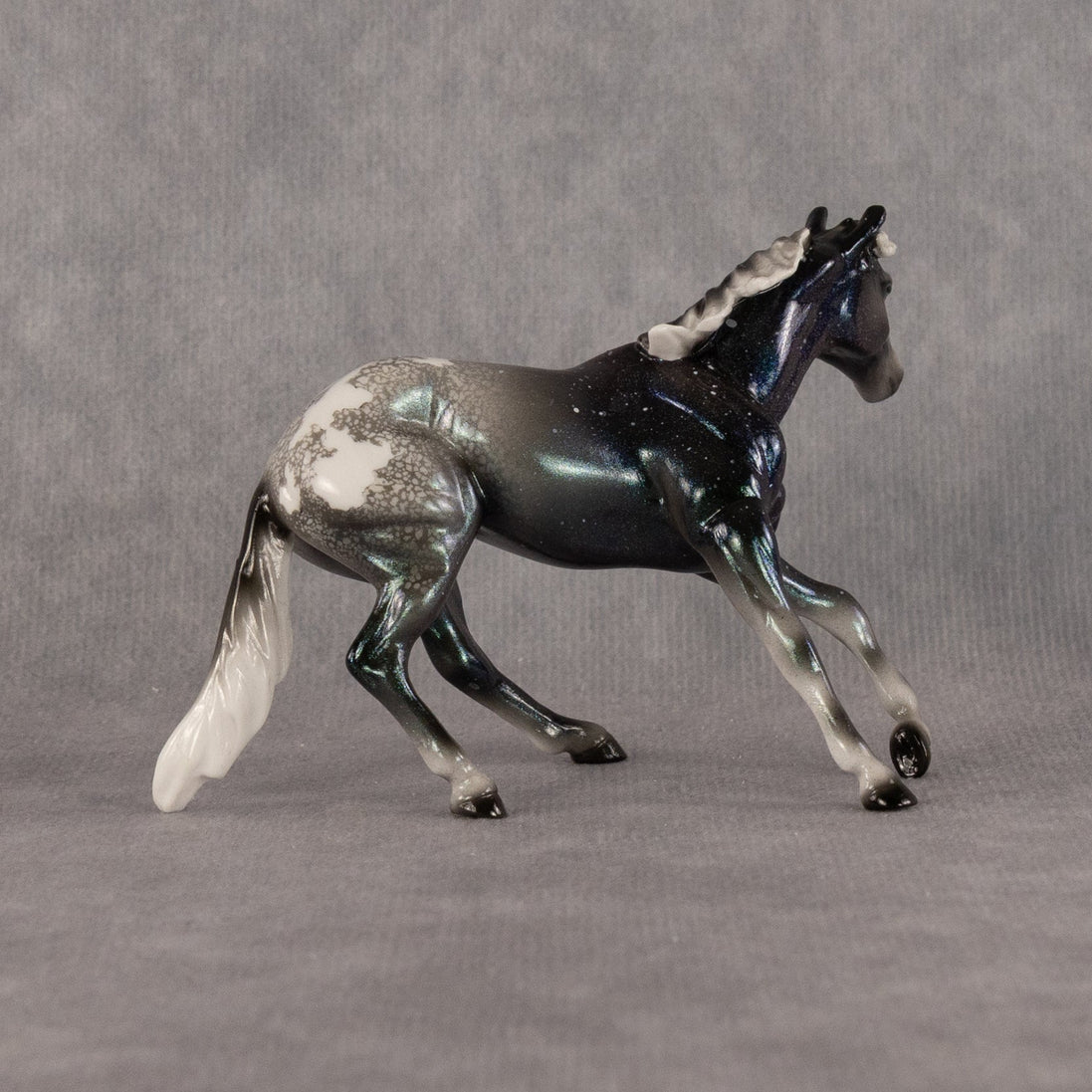 Capella OOAK Chip Cutting Horse by Ellen Robbins SCD26