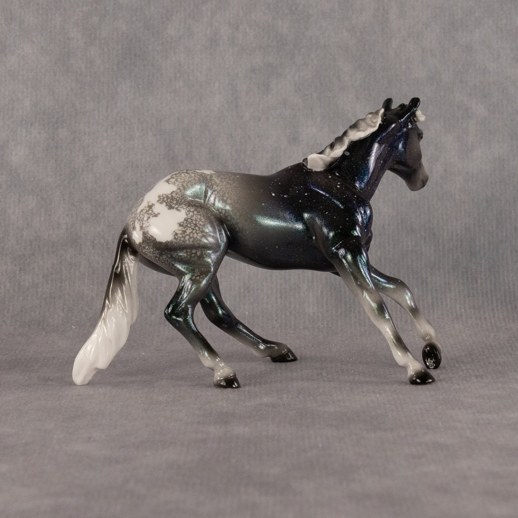 Capella OOAK Chip Cutting Horse by Ellen Robbins SCD26