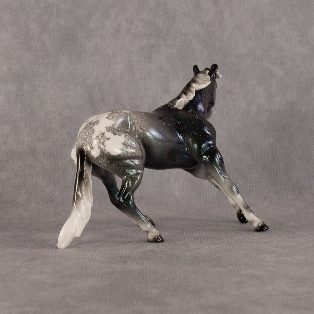 Capella OOAK Chip Cutting Horse by Ellen Robbins SCD26