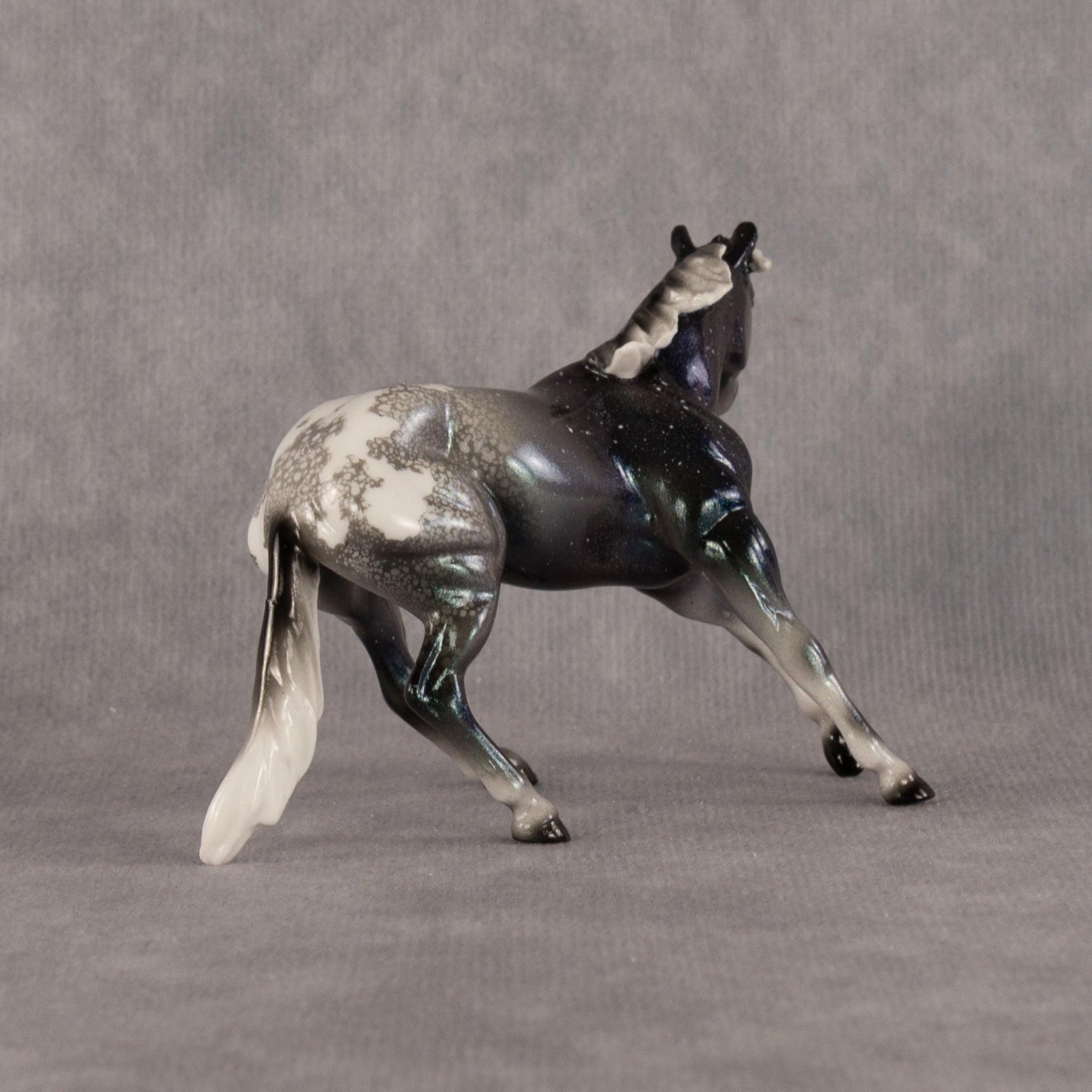 Capella OOAK Chip Cutting Horse by Ellen Robbins SCD26