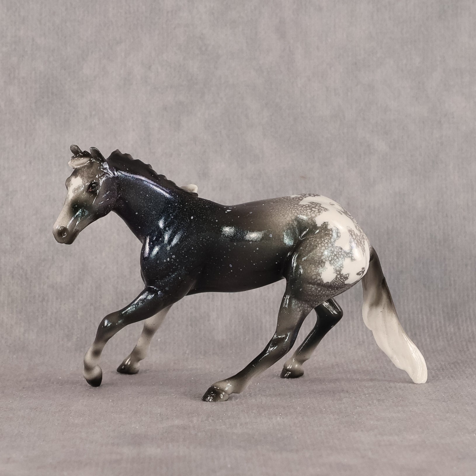 Capella OOAK Chip Cutting Horse by Ellen Robbins SCD26