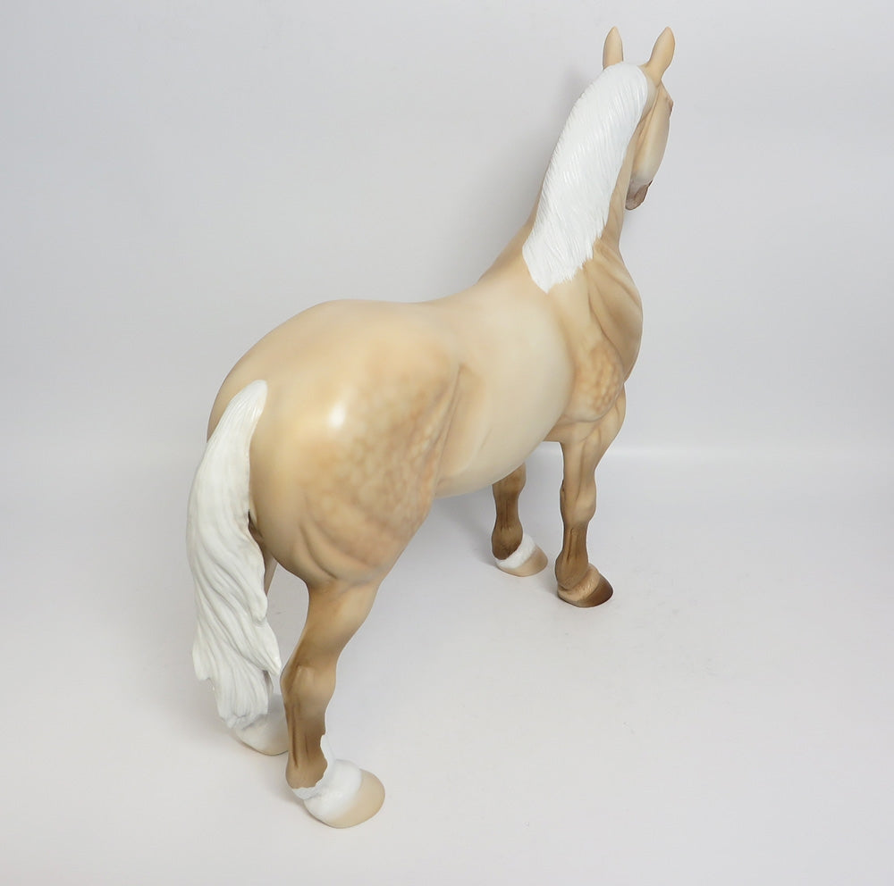 CHAMPAGNE ON ICE-LE.8 CHAMPAGNE STANDING DRAFTER WHS 2017