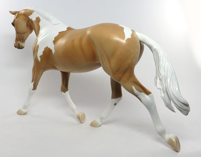 CLEVER ELSIE-LE-8 PALOMINO PAINT MODEL HORSE EQ 2016