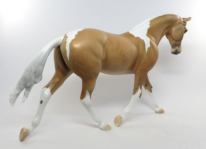 CLEVER ELSIE-LE-8 PALOMINO PAINT MODEL HORSE EQ 2016