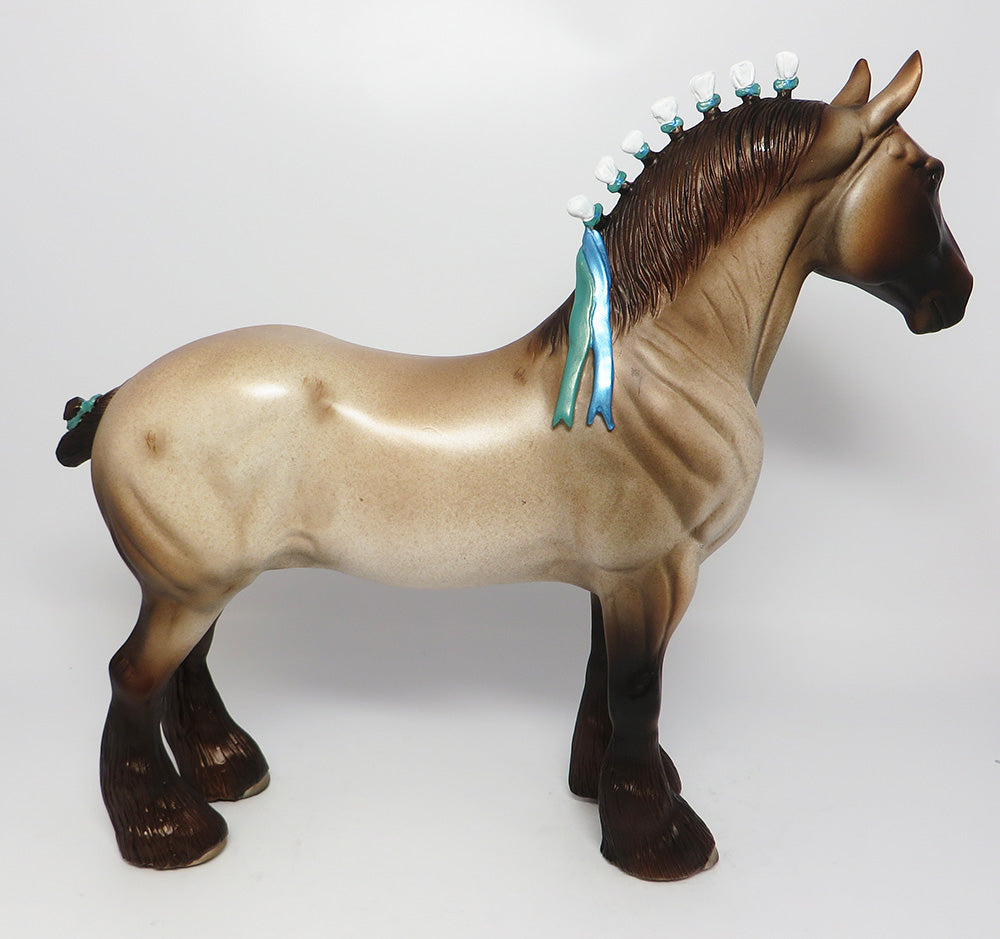 COSTELLO-OOAK CHESTNUT ROAN MANE WITH BOBS WITH FEATHERS ON FEET MODEL HORSE BY DAWN QUICK EQ2017