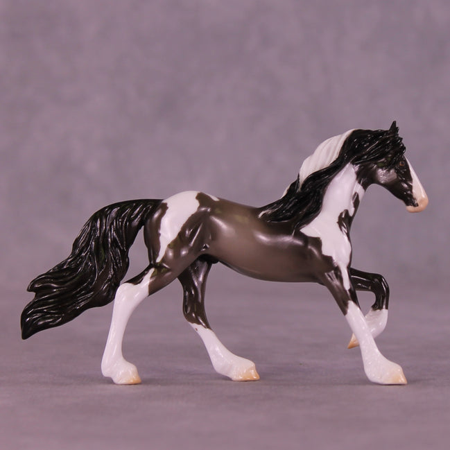 Fidget OOAK Chip Friesian by Erin Corbett HS25