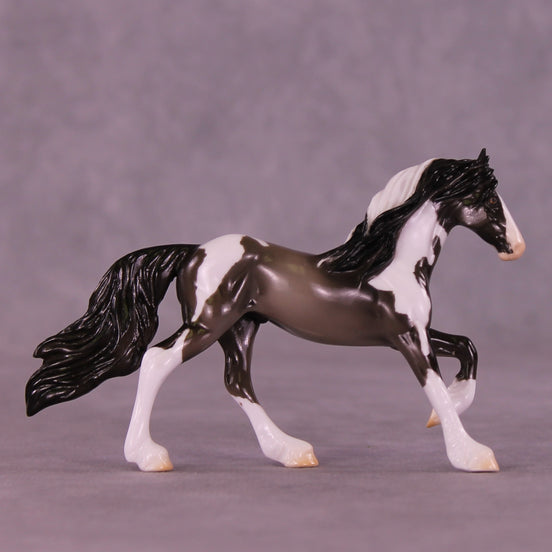 Fidget OOAK Chip Friesian by Erin Corbett HS25
