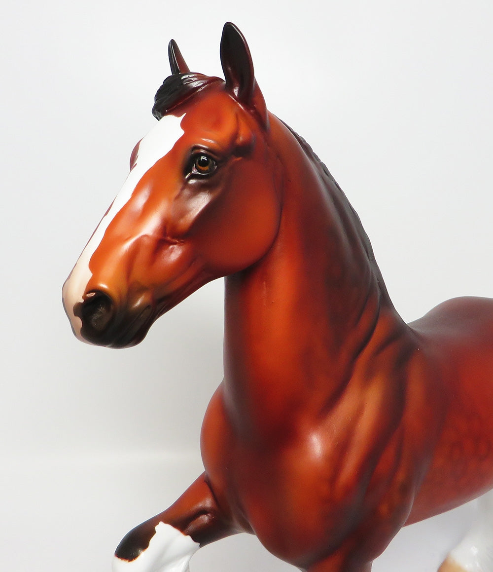 FREEDOM FLYER-LE15-BAY TROTTING DRAFTER MODEL HORSE EQ 2017