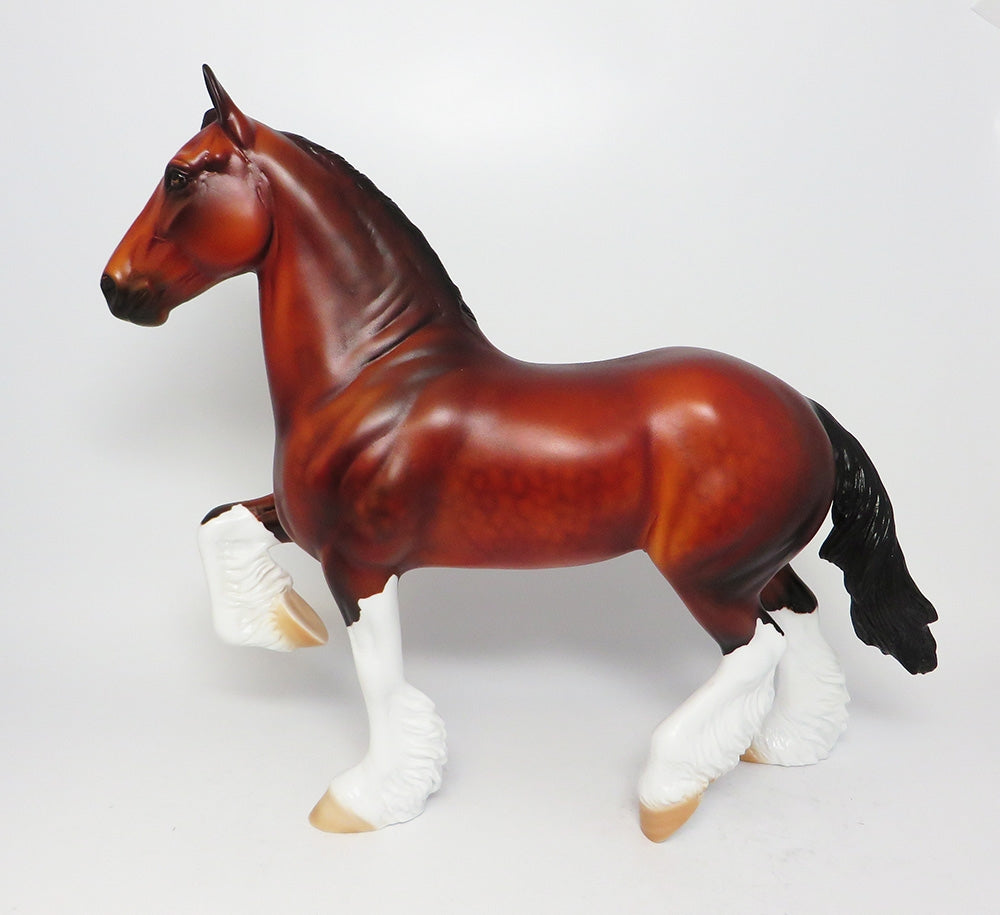 FREEDOM FLYER-LE15-BAY TROTTING DRAFTER MODEL HORSE EQ 2017