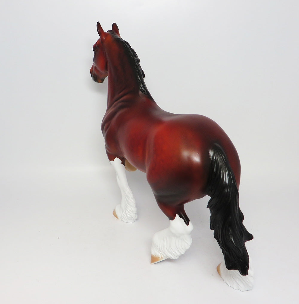 FREEDOM FLYER-LE15-BAY TROTTING DRAFTER MODEL HORSE EQ 2017