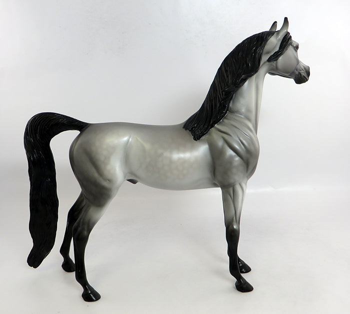 GENTLEMEN PREFER LEGS-OOAK DAPPLE GREY ARABIAN MODEL HORSE BY SHERYL LEISURE 2/5