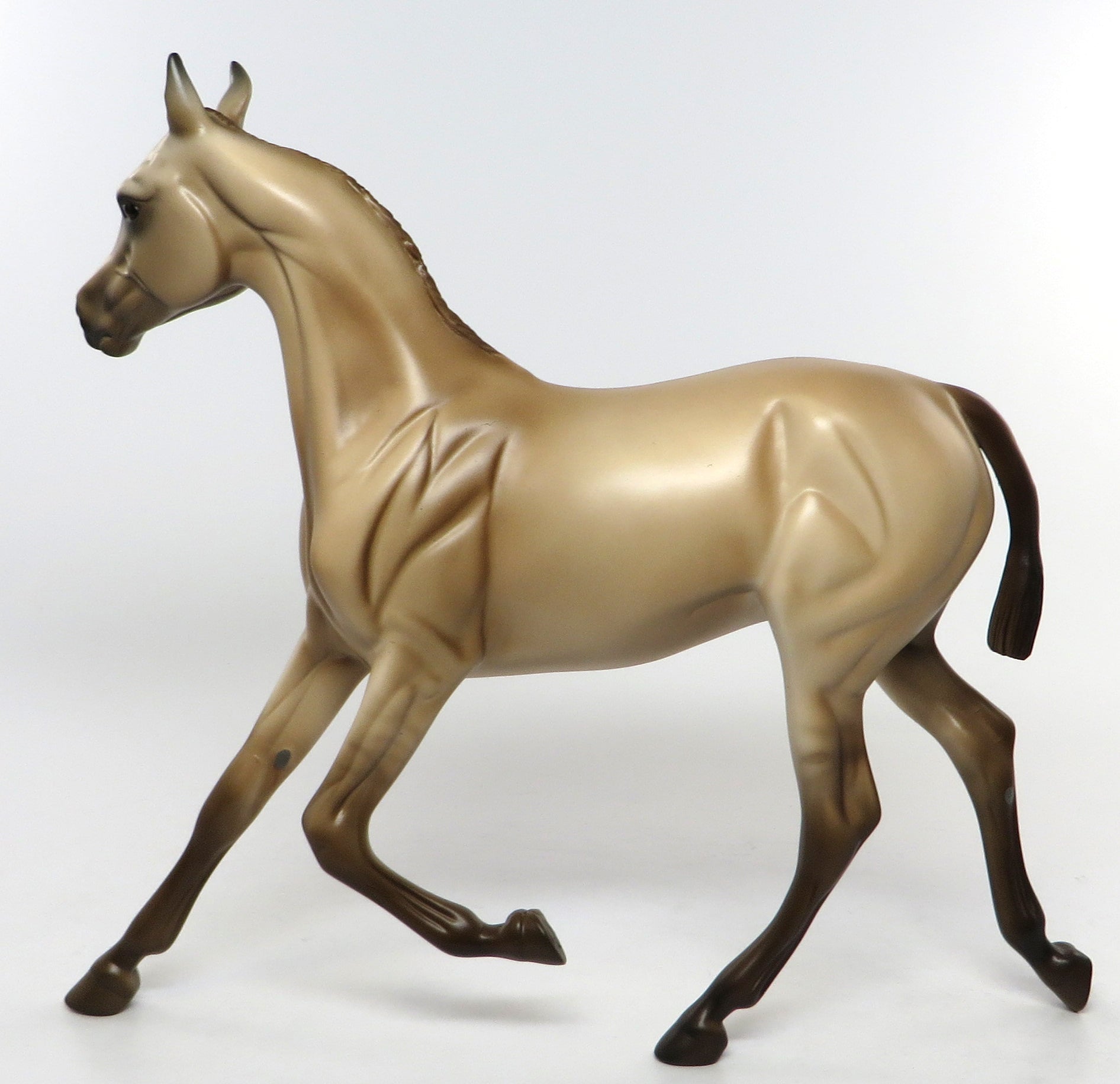 GOLDEN BIRD-DUN YEARLING MODEL HORSE EQ 2016 7/28