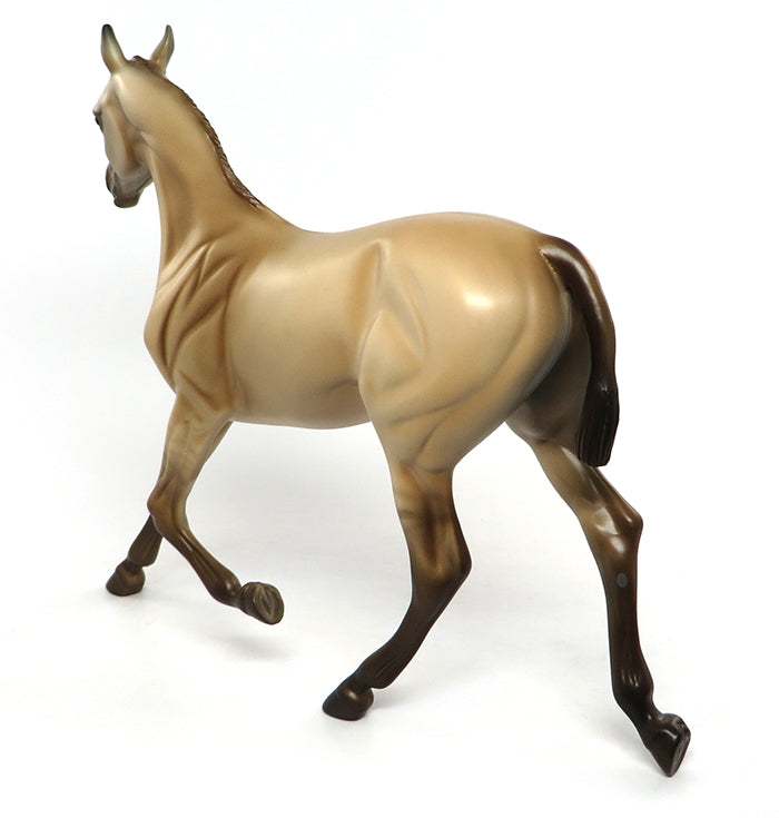 GOLDEN BIRD-DUN YEARLING MODEL HORSE EQ 2016 7/28