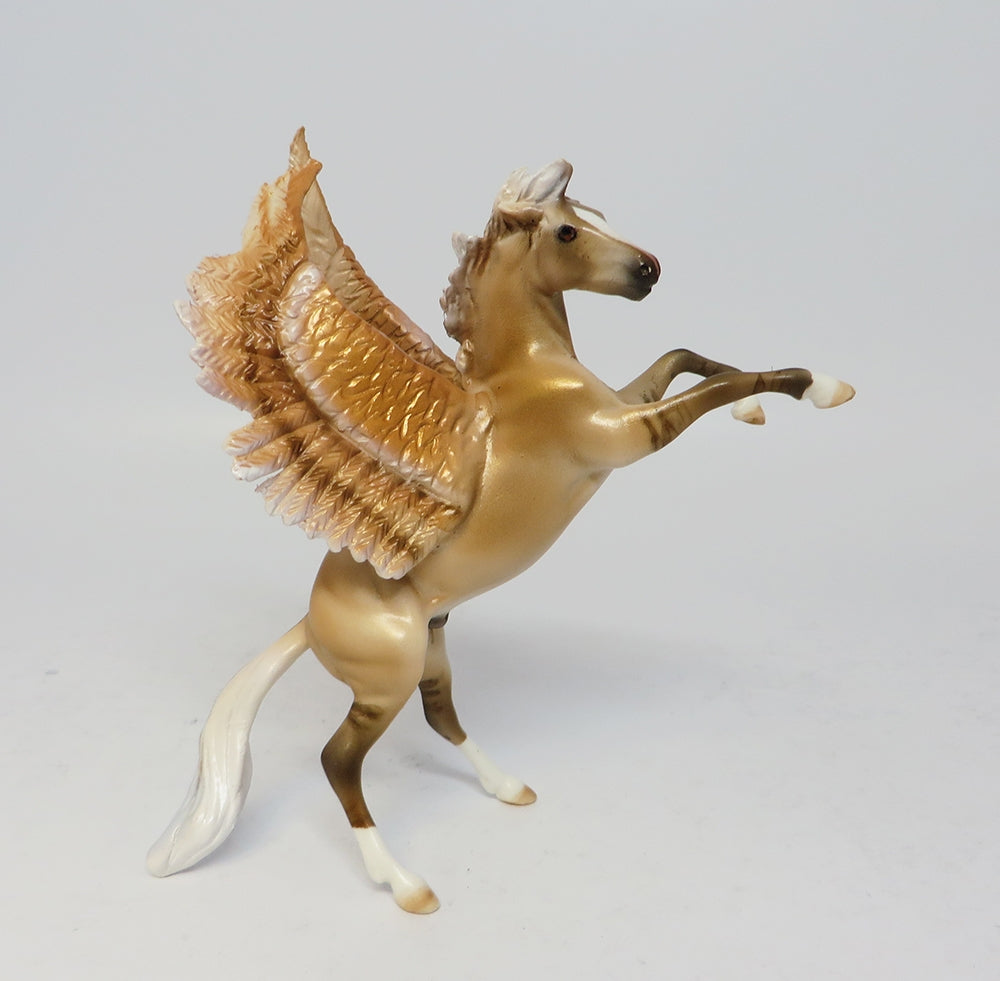 EQUILOCITY BASKET~GOLDEN PEGASUS GLAMOUR BASKET~1 TICKET