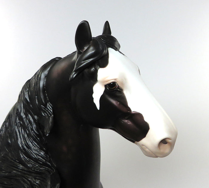 THE GRIFFIN-LE-DAPPLE DARK BAY TROTTING DRAFTER MODEL HORSE EQ 2016 7/28