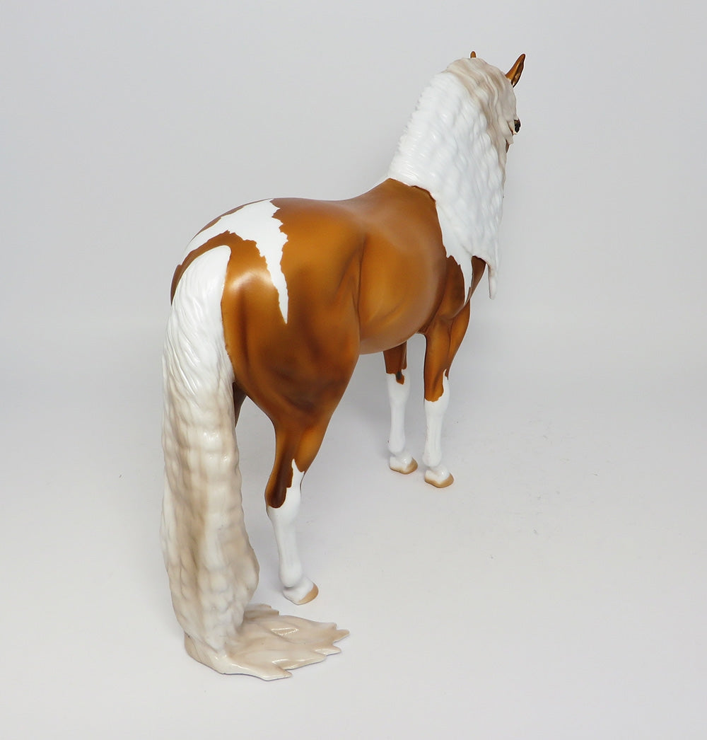 HIGHPOINT-LE-15 DAPPLE PALOMINO ANDALUSIAN MODEL HORSE EQ 2017