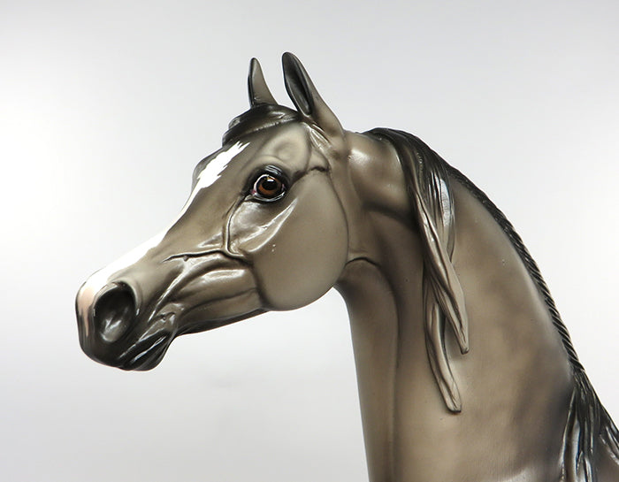 THE HUNTSMEN-LE-5 DAPPLE GREY ARABIAN MODEL HORSE EQ 2016