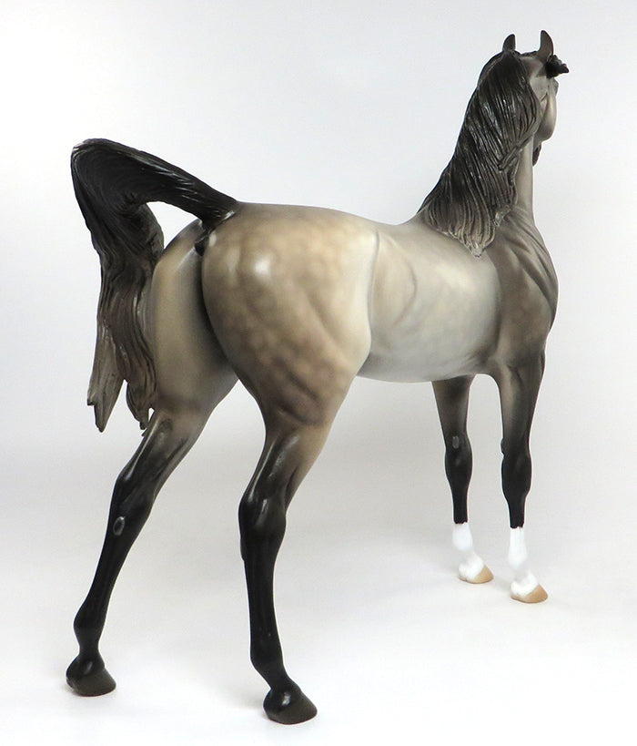 THE HUNTSMEN-LE-5 DAPPLE GREY ARABIAN MODEL HORSE EQ 2016