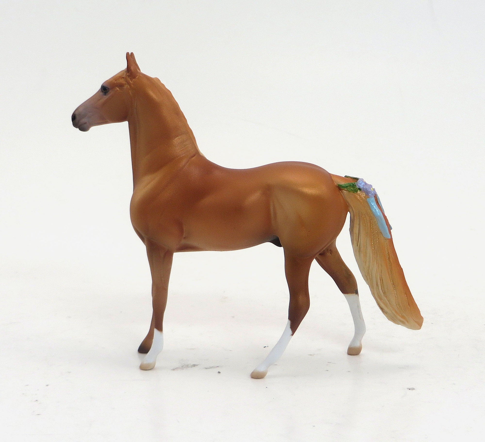 UTONIUM - OOAK LIGHT CHESTNUT MODEL HORSE CHIP - 9/4
